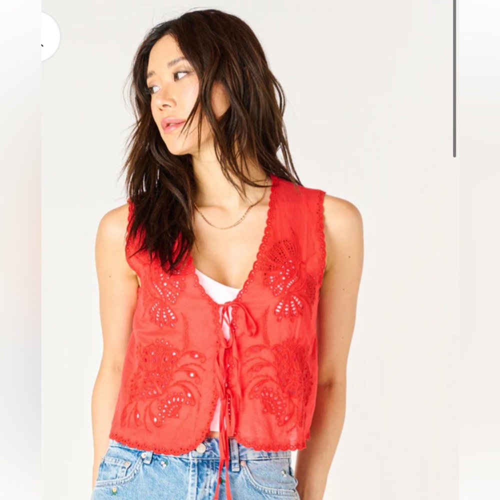 DEX NWT Sleeveless Tie-Front Eyelet Coral Boho Embroidered Women's Top Vest